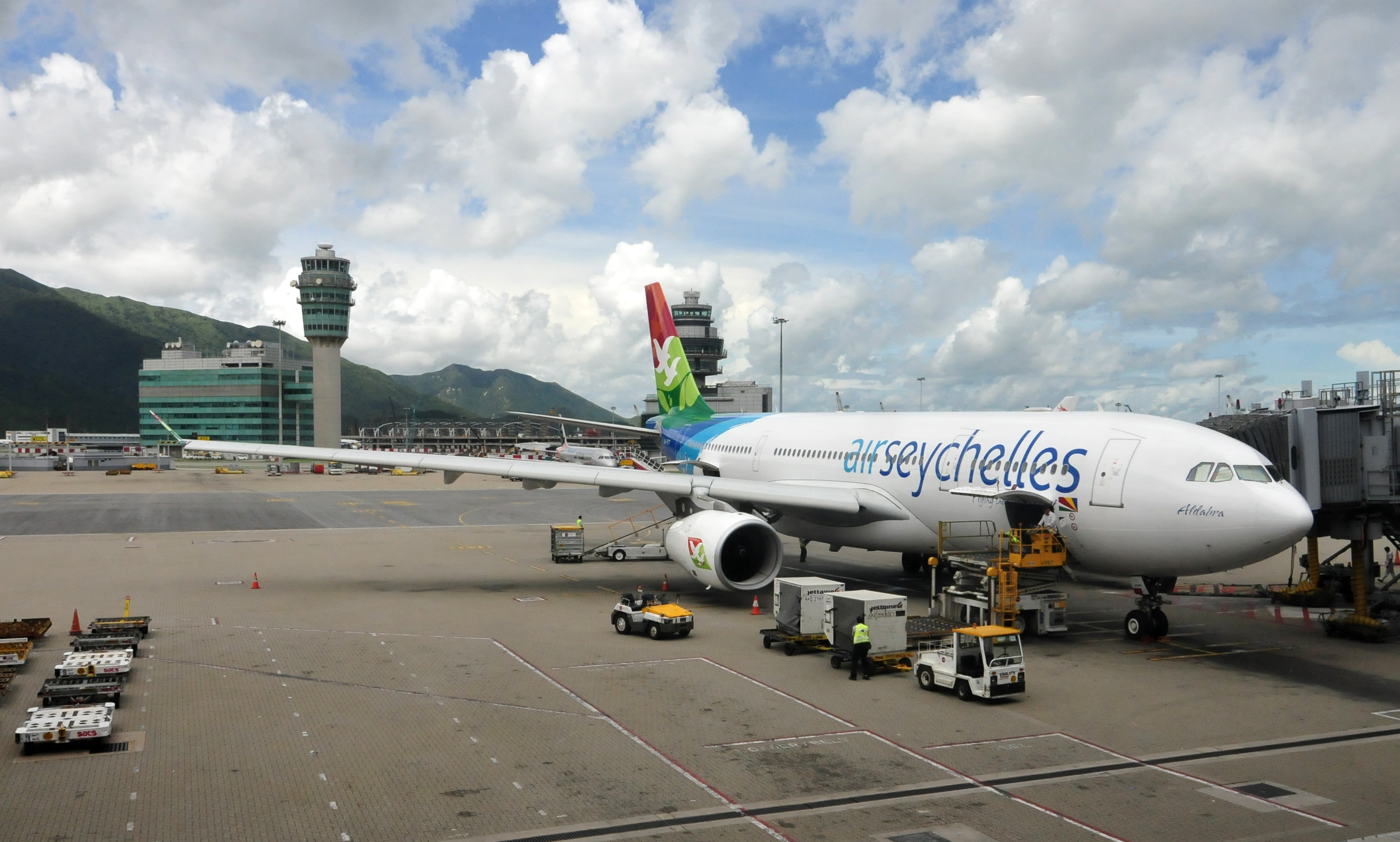 13-08-07 - Airbus A330 - hongkong airport