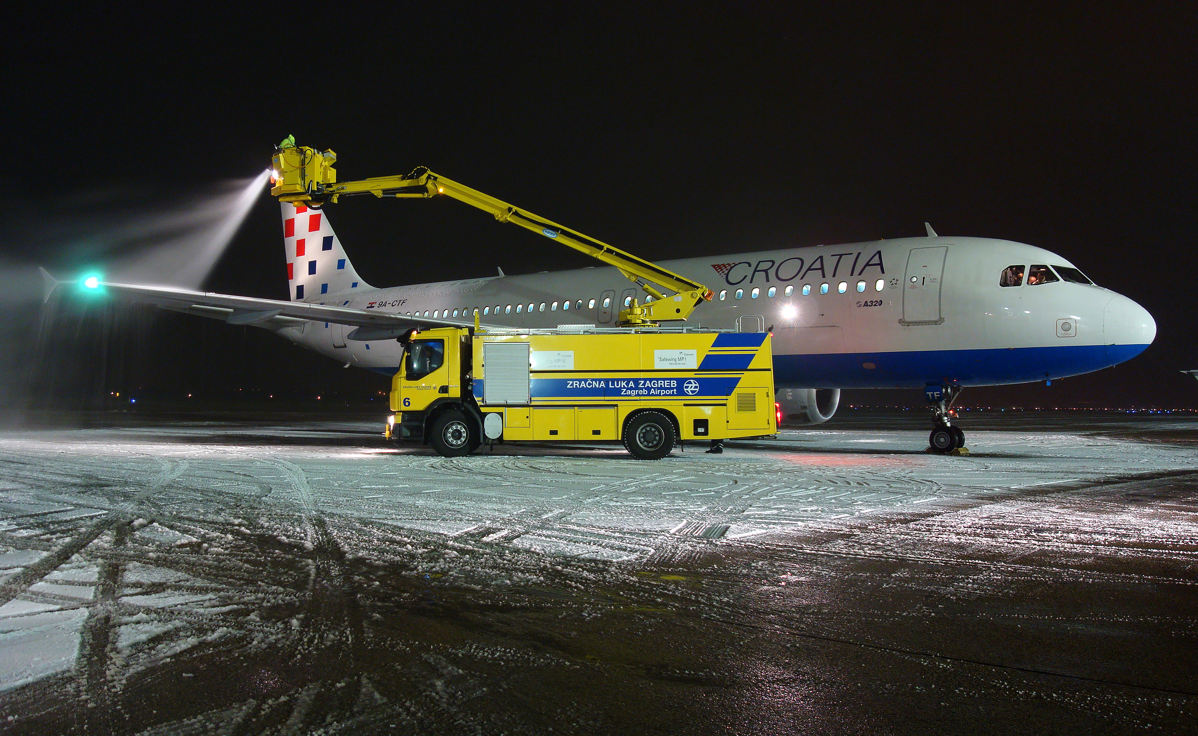 De-icing Croatia Airlines