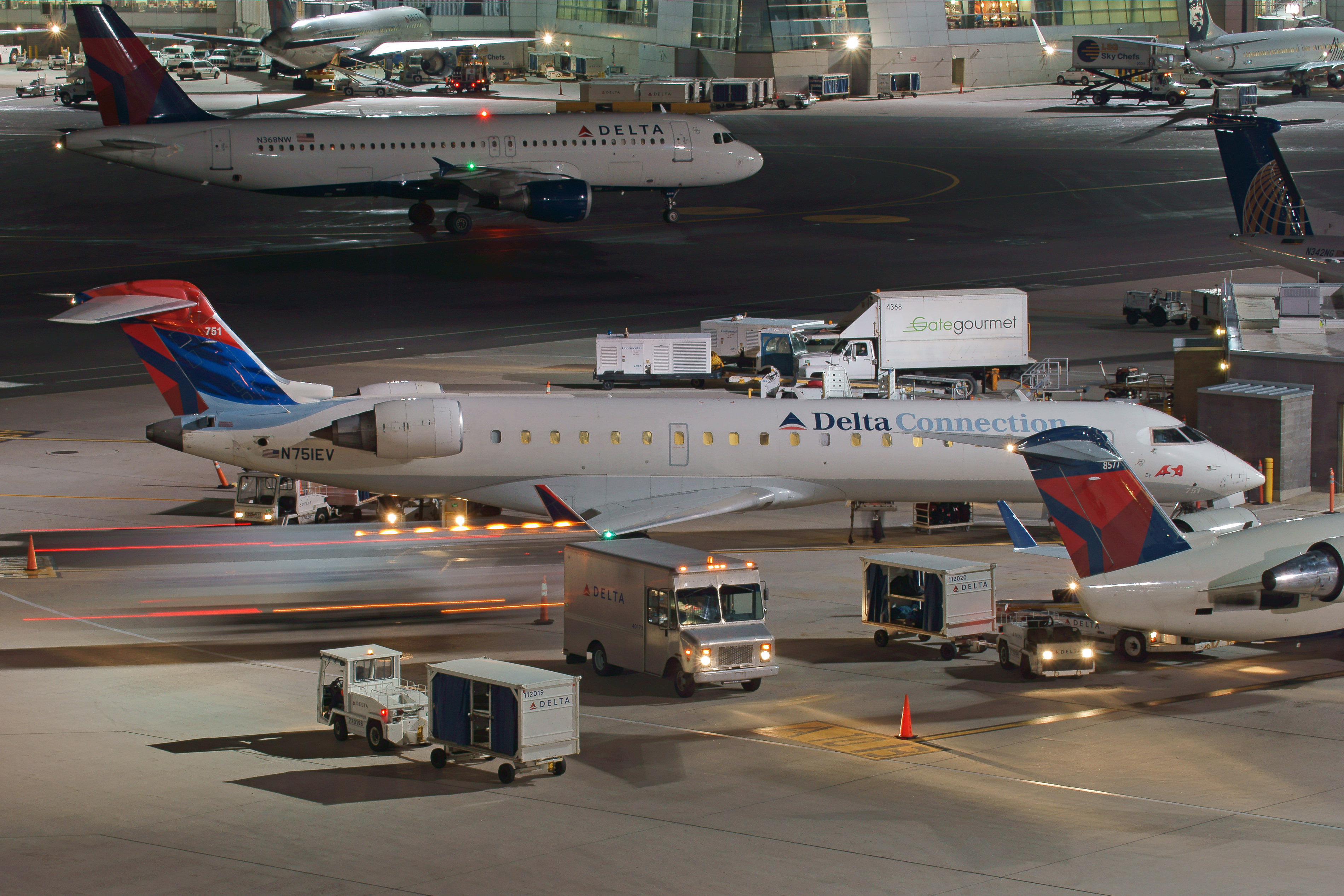 Delta Connection CRJ-700