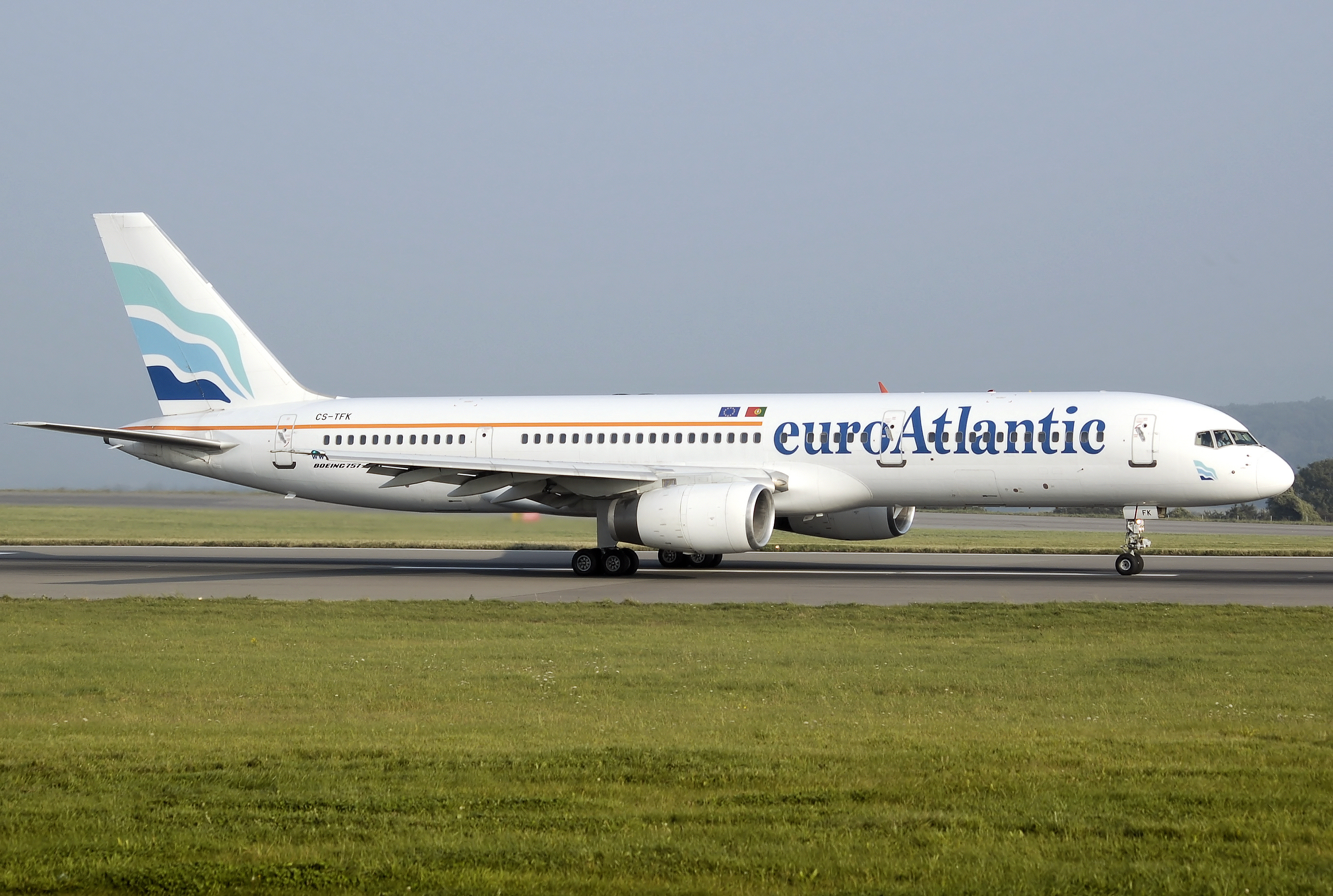 Euroatlantic airways b757-200 cs-tfk arp