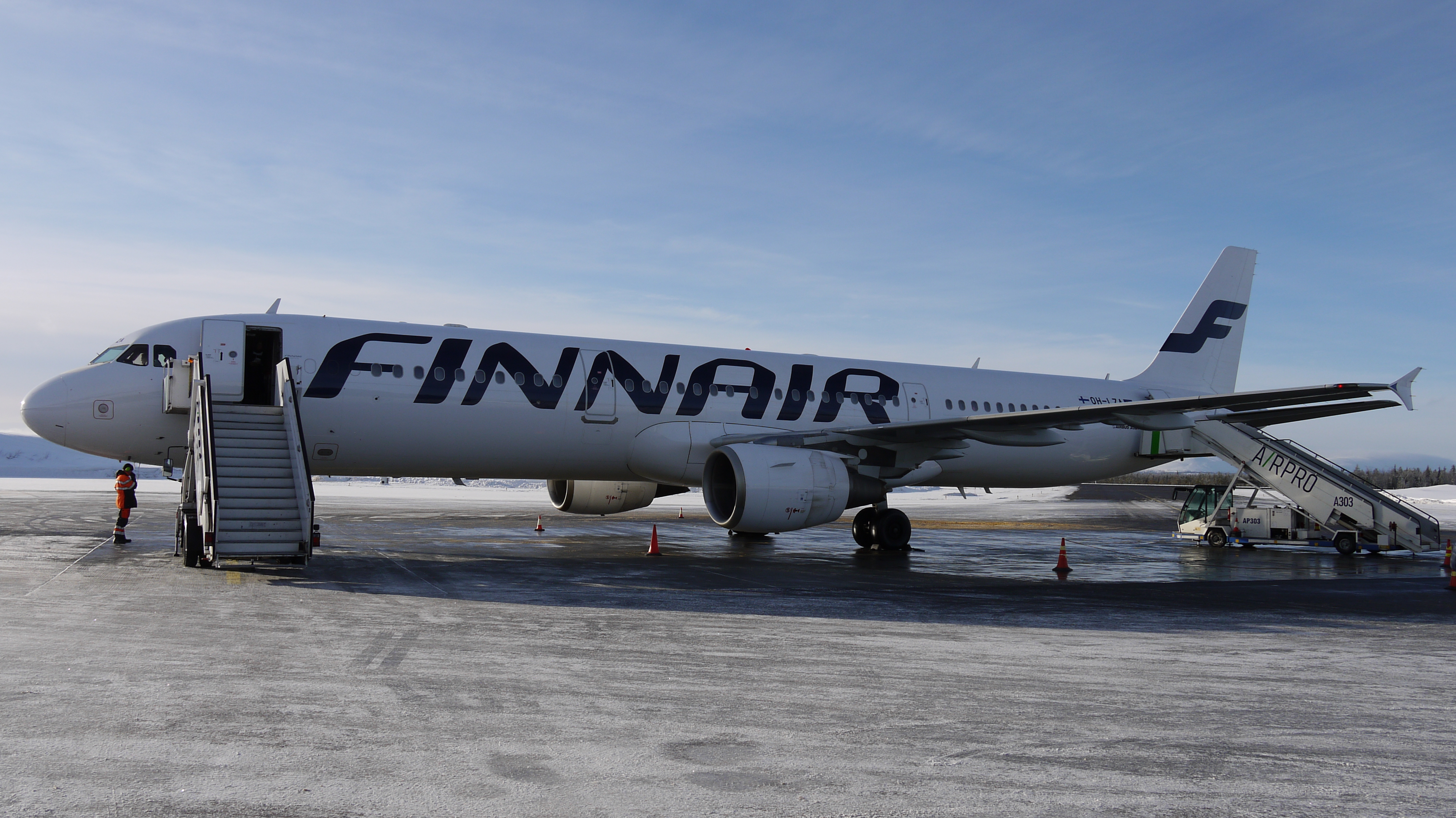 Finnair Airbus A321 OH-LZA at Kittilä airport (Feb 2017) 1