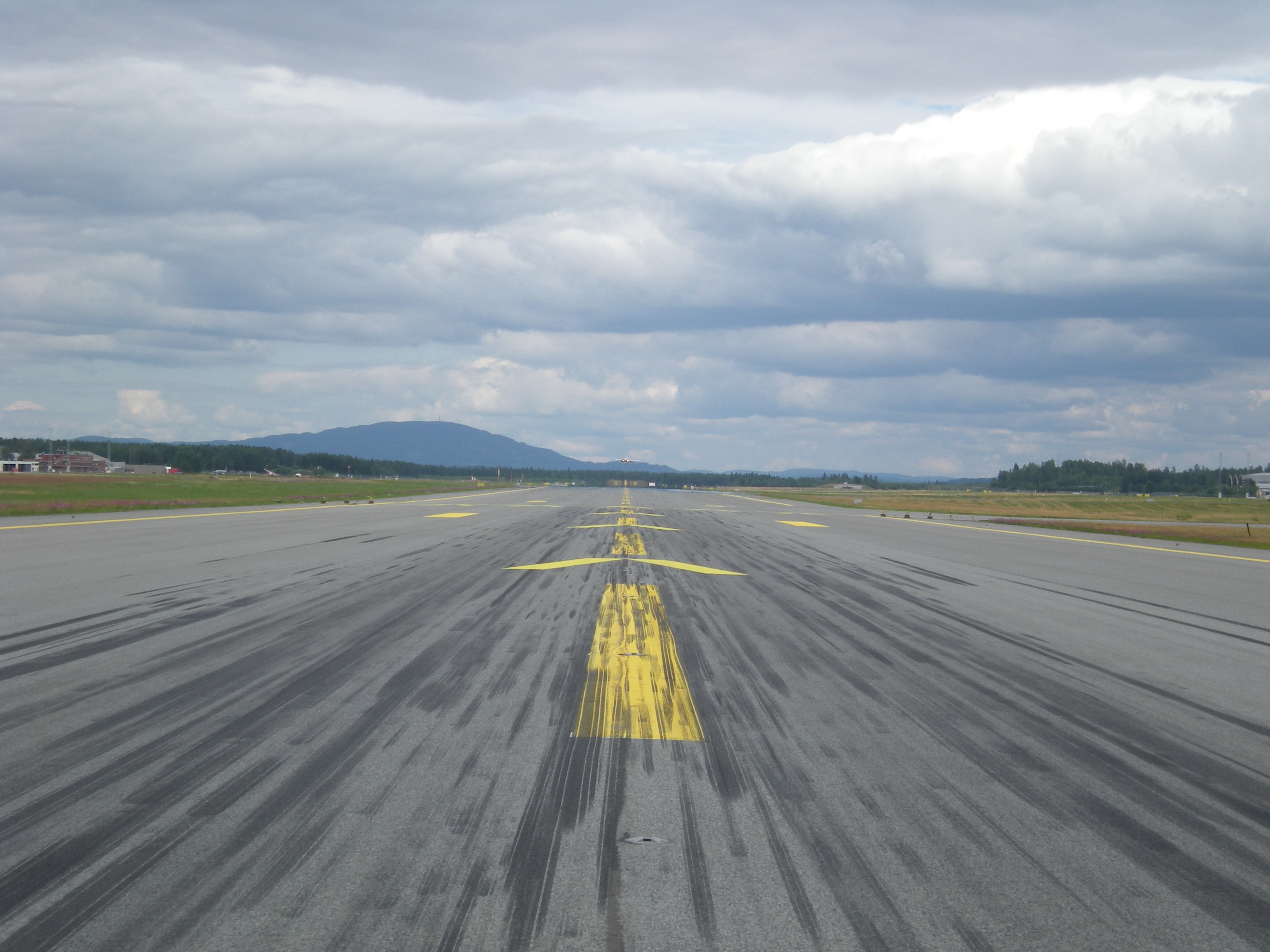 Oslo Airport Gardermoen runway