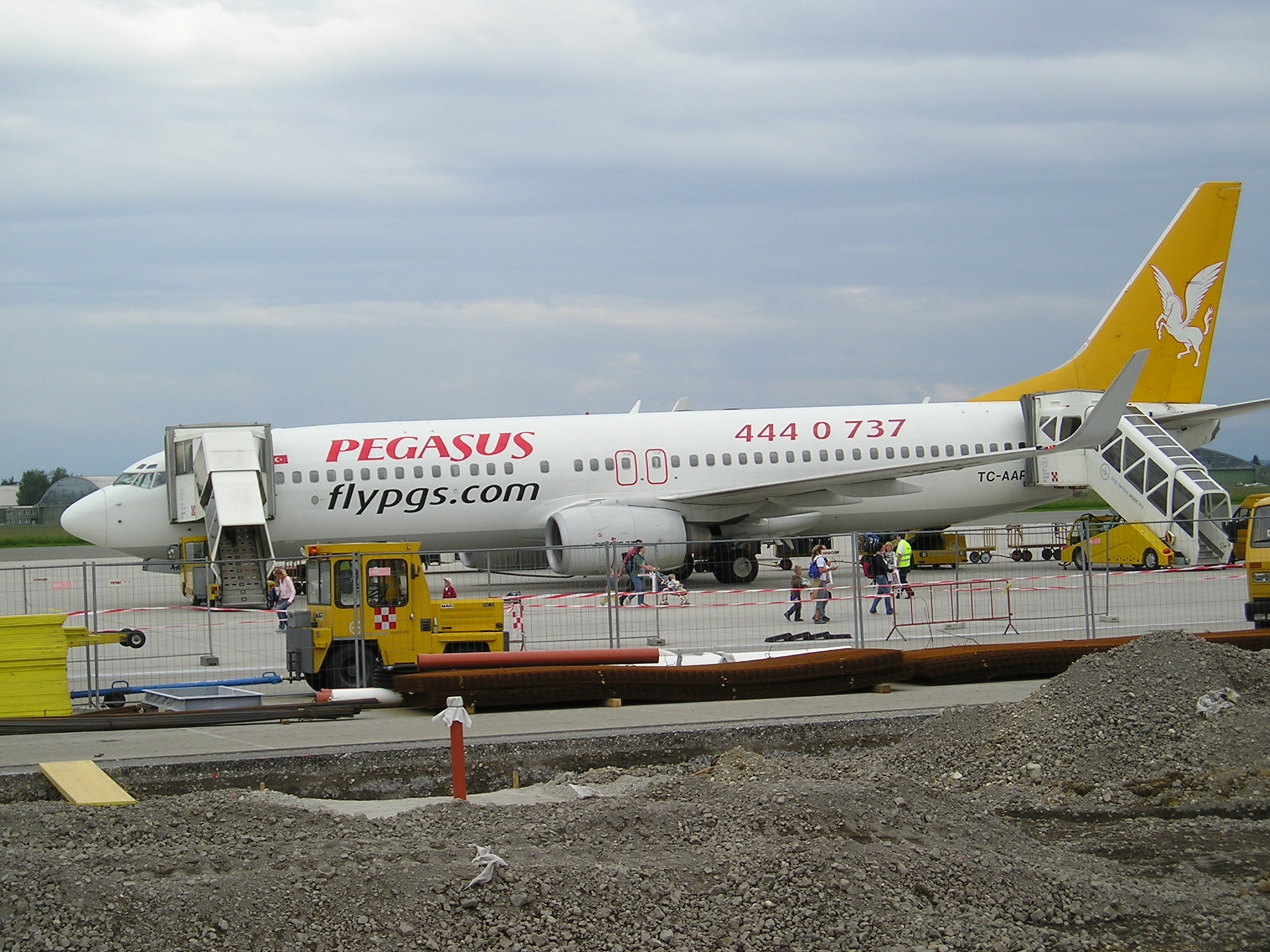 Pegasus 737-800 LOWL
