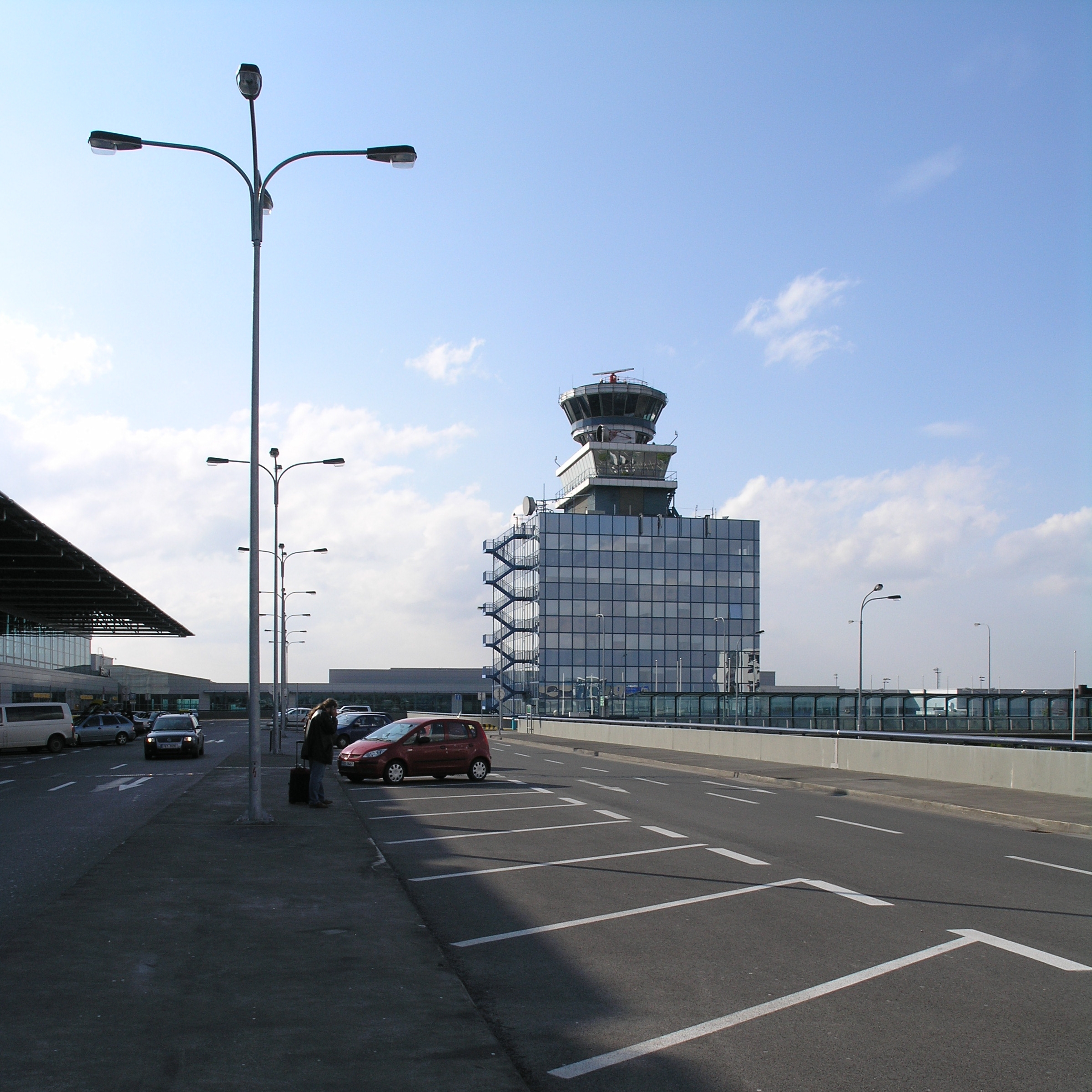 Praha, Ruzyne International Airport - nova ridici vez 2