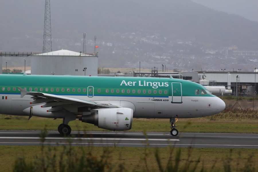 Aer Lingus (EI-EPS), Belfast City Airport, November 2012 (02)