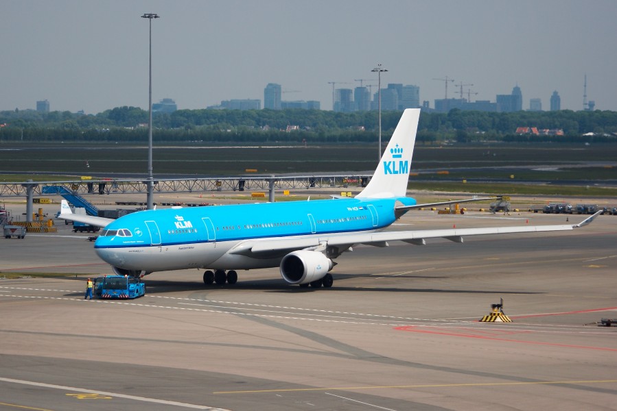 Airbus A330-203 - KLM - PH-AOF - EHAM (2)