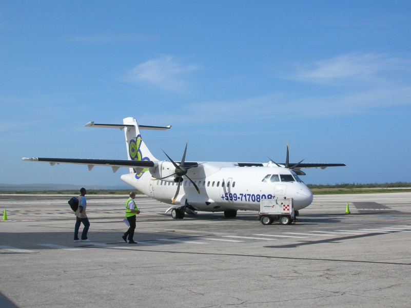 Dutch Antilles Express ATR 42 at Curaçao