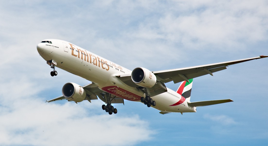Emirates 777, Christchurch, 19 Nov. 2010 - Flickr - PhillipC