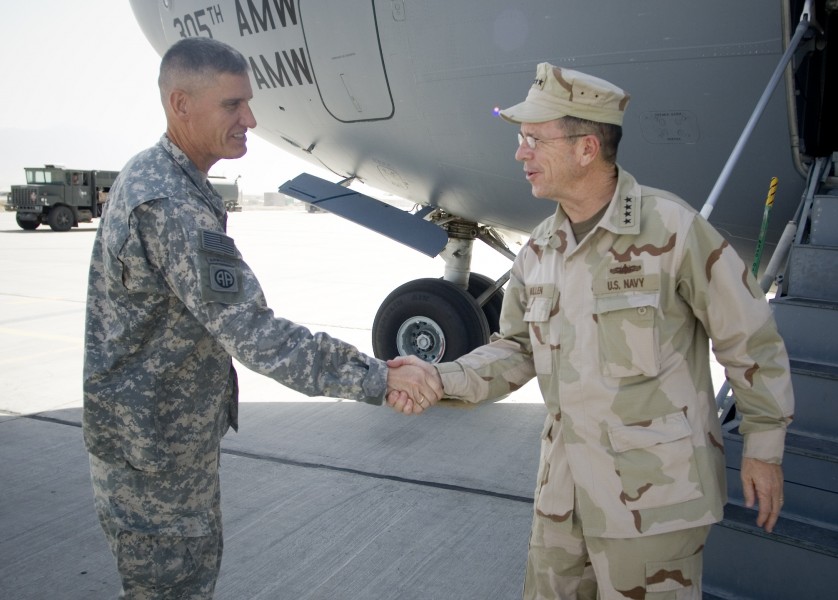 JCS Mike Mullen meets David Rodriguez, CO of Joint Operations, Afghanistan