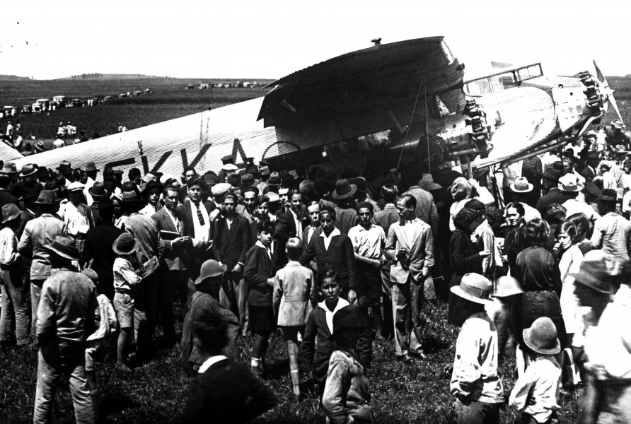 Primer vuelo Península - Canarias (1930)