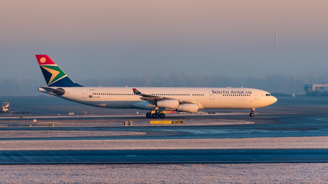 South African Airways Airbus A340-313 ZS-SXE MUC 2015 06