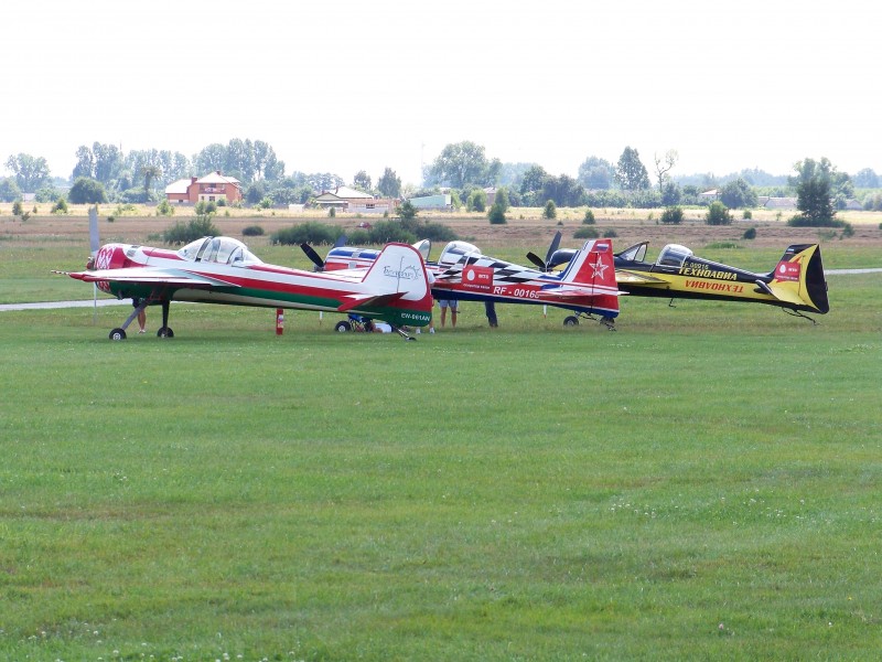 Trzy samoloty lotnisko Radom-Piastów 2009-08