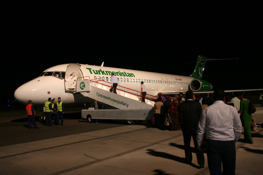 Turkmenistan Airlines Boeing 717