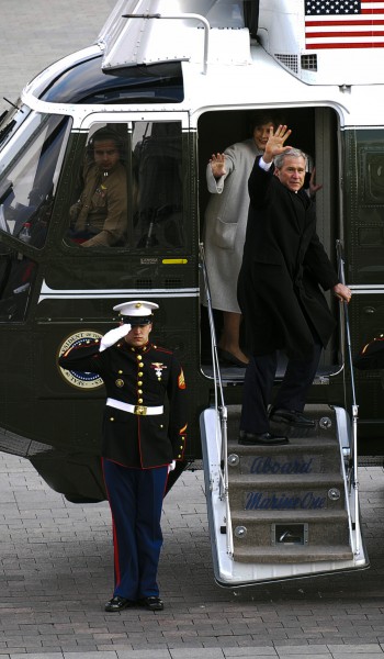 US Navy 090120-F-9629D-460 Former President George W. Bush and former first lady Laura Bush wave as they board a Marine Corps helicopter