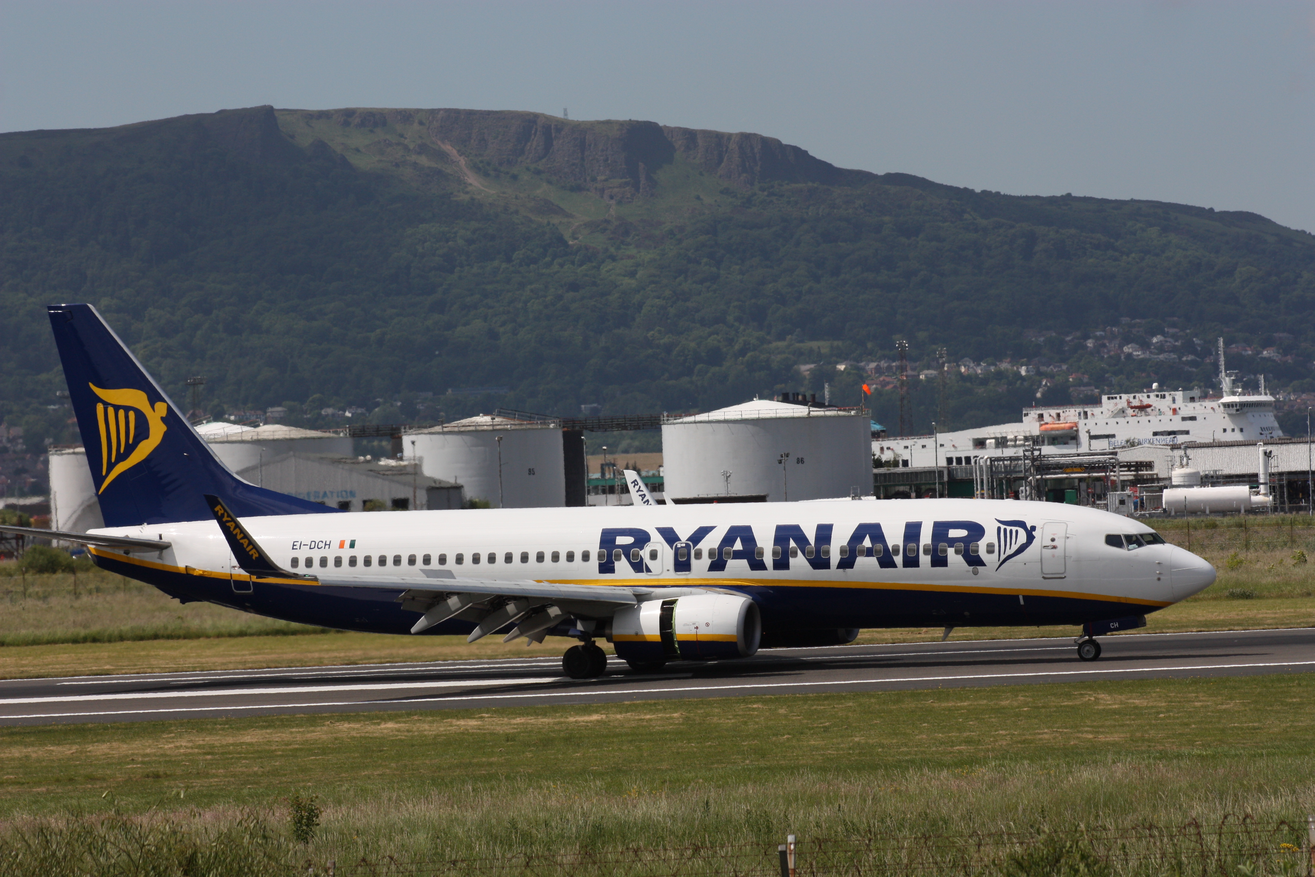Ryanair (EI-DCH), Belfast, June 2010 (01)