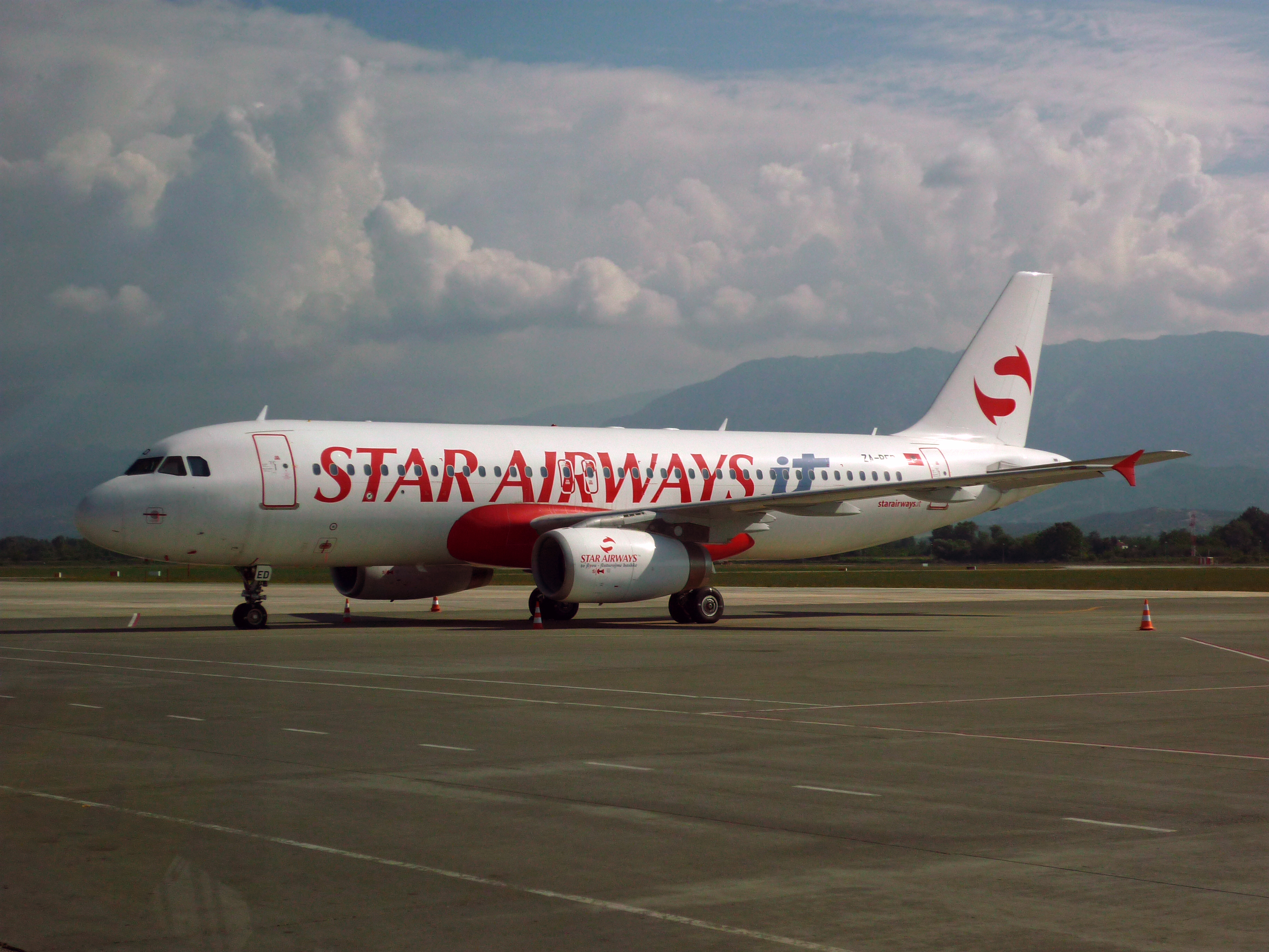 StarAirwaysA320za-red