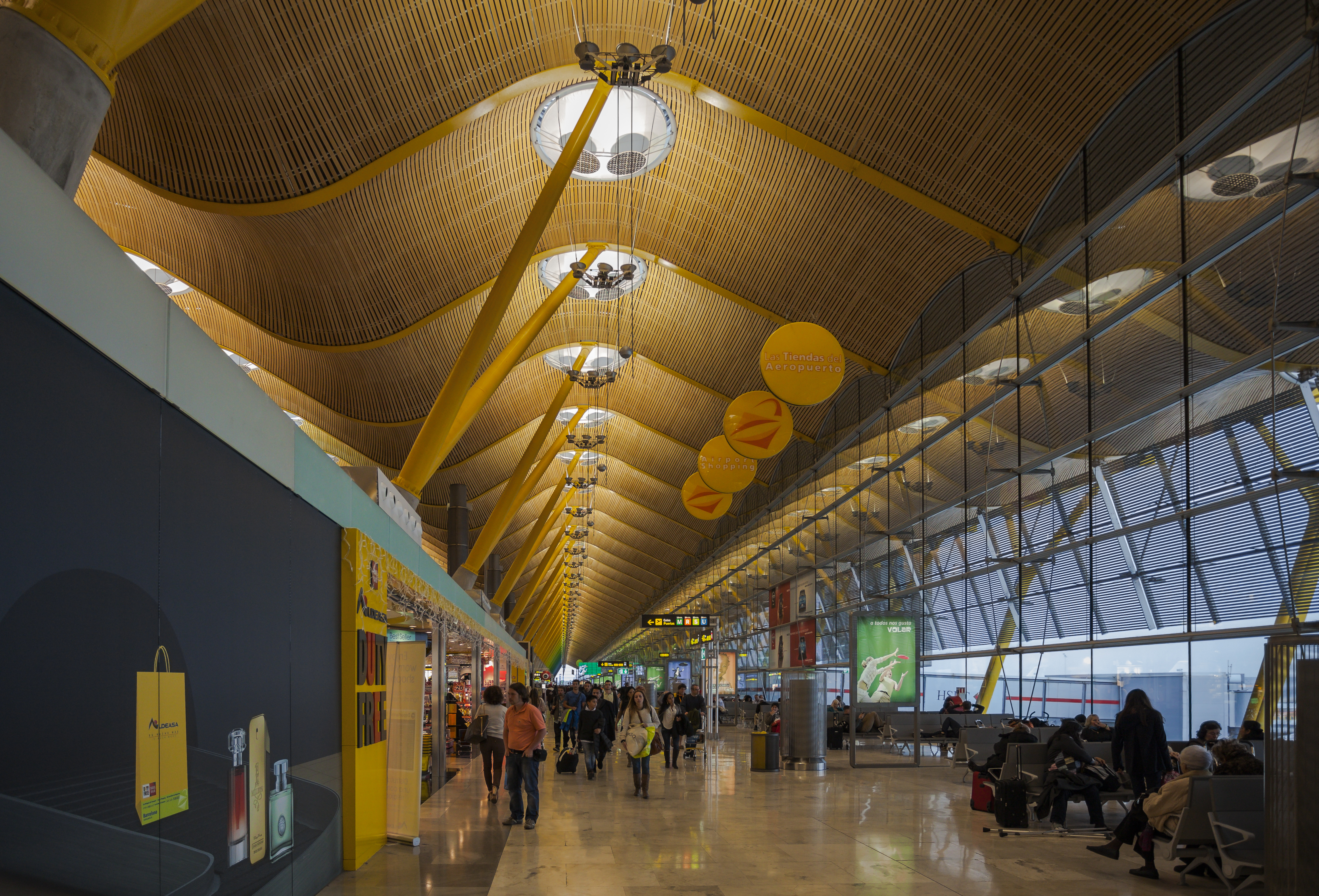 Terminal 4 del aeropuerto de Madrid-Barajas, España, 2013-01-09, DD 16