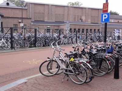 oss_rijksmonument_516599_kruissstraat_15_oude_jurgensfabriek__en_volle_fietsenstalling.jpg