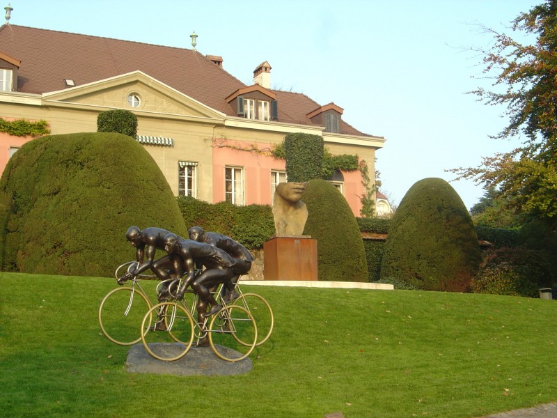 Cycling statue