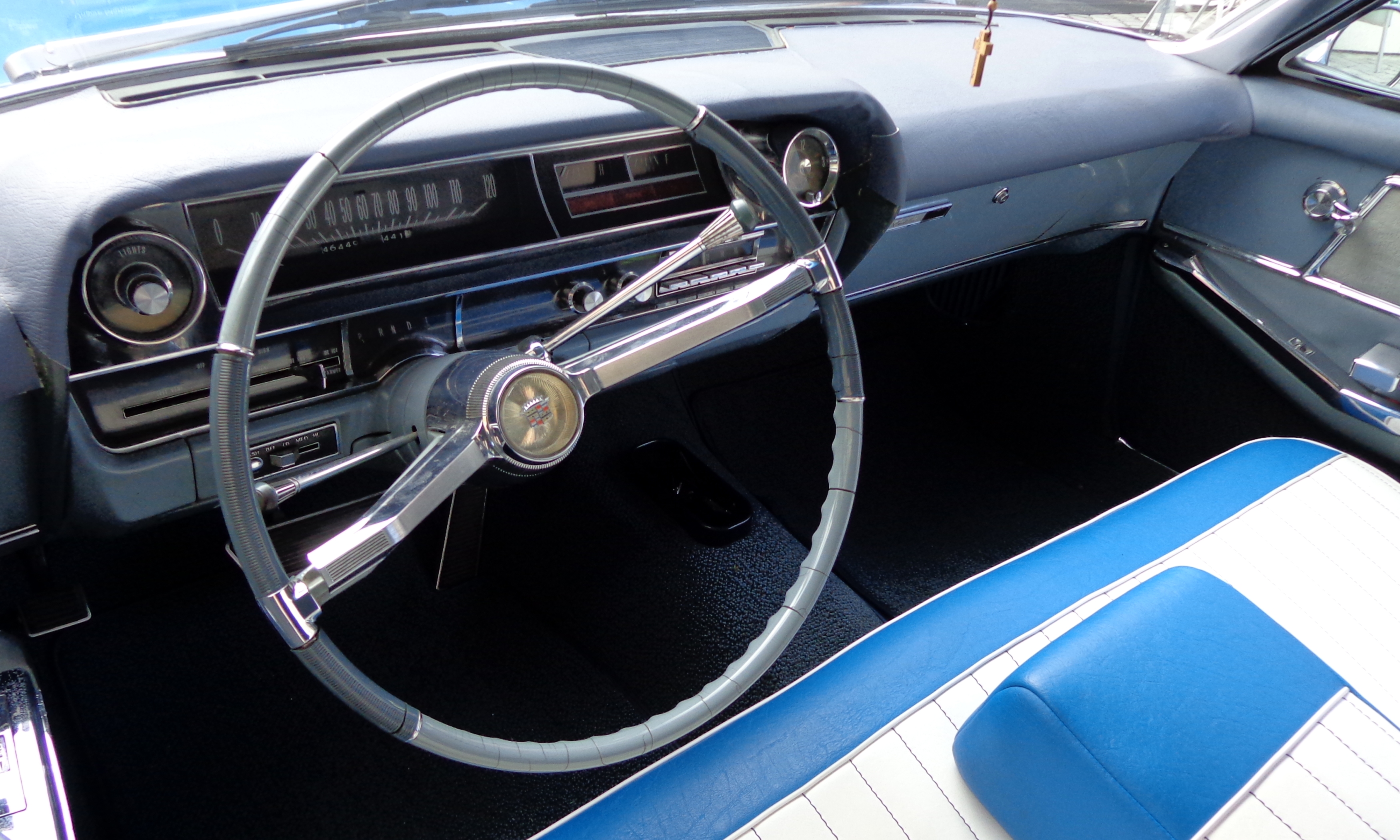 1963 Cadillac Coupe DeVille dashboard