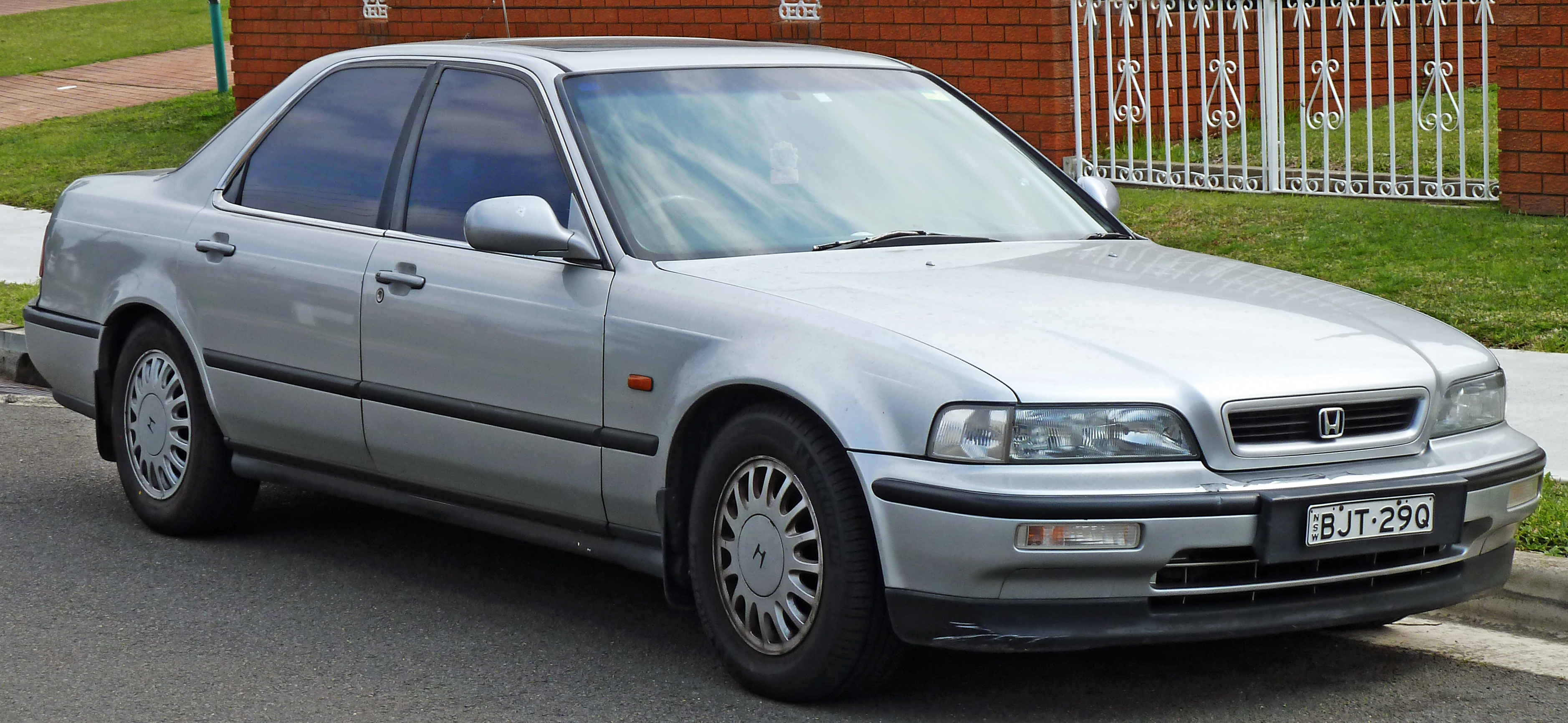 1991-1996 Honda Legend sedan 01