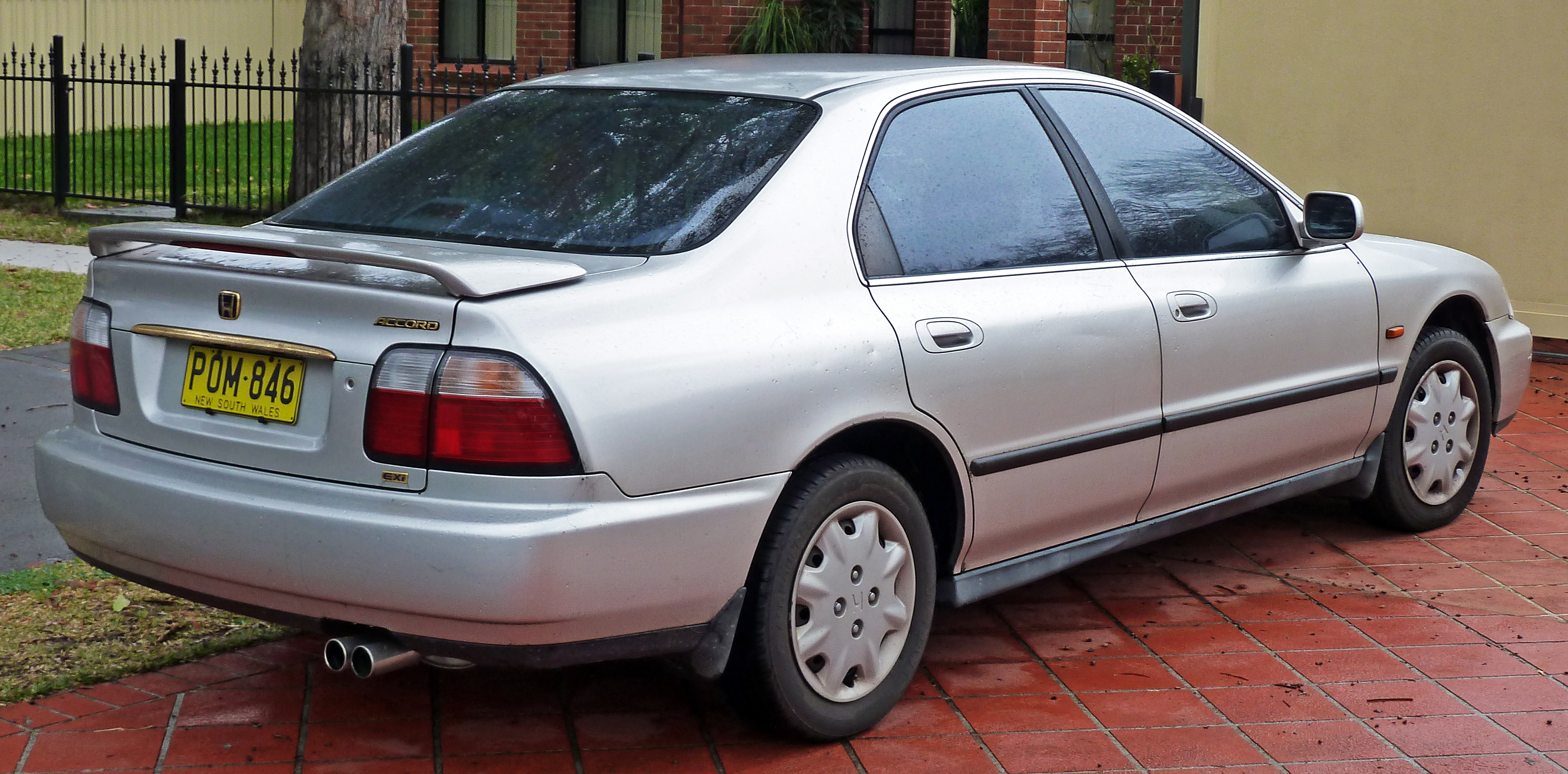1995-1997 Honda Accord EXi sedan 01