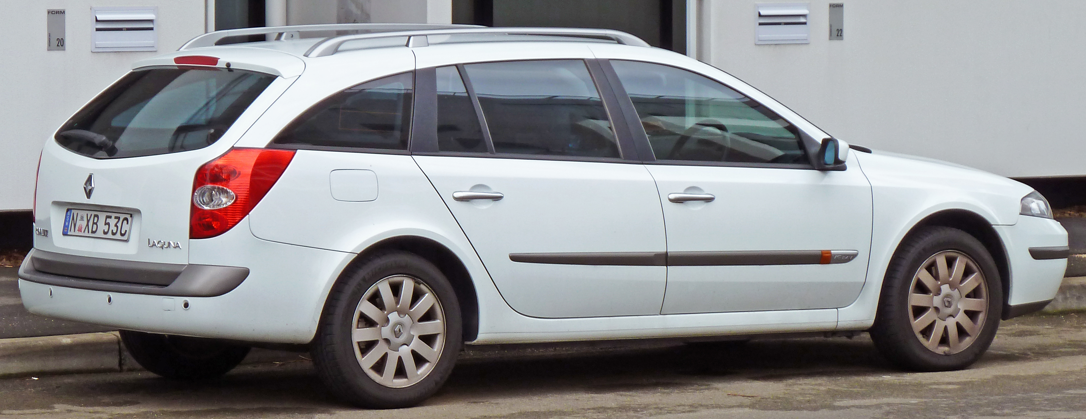 2002-2006 Renault Laguna II Privilege station wagon 01