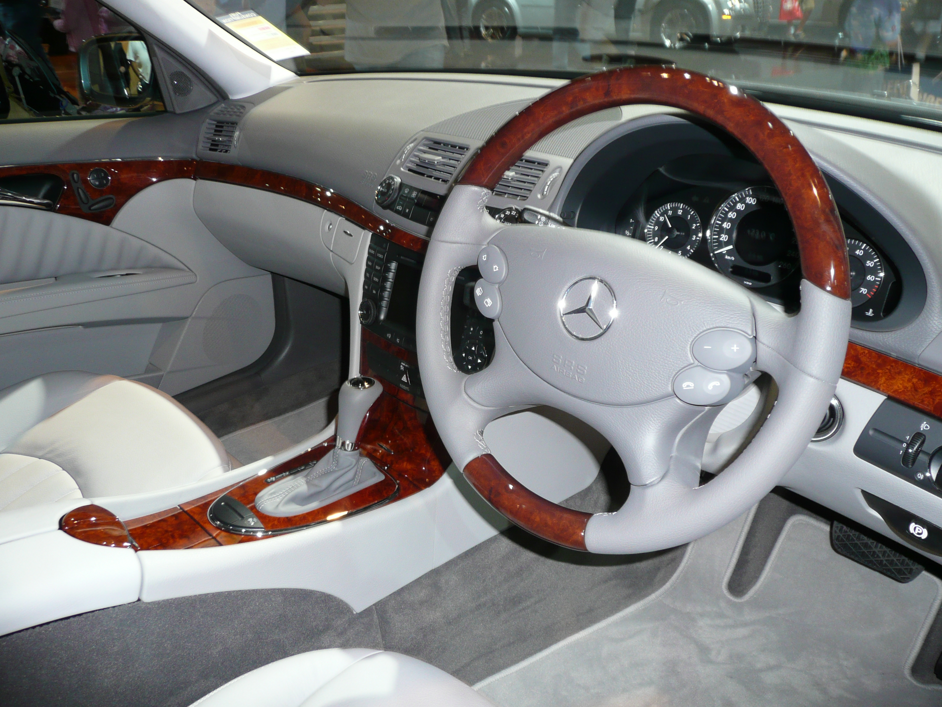 2007 Mercedes-Benz E-Class (W211) interior 01