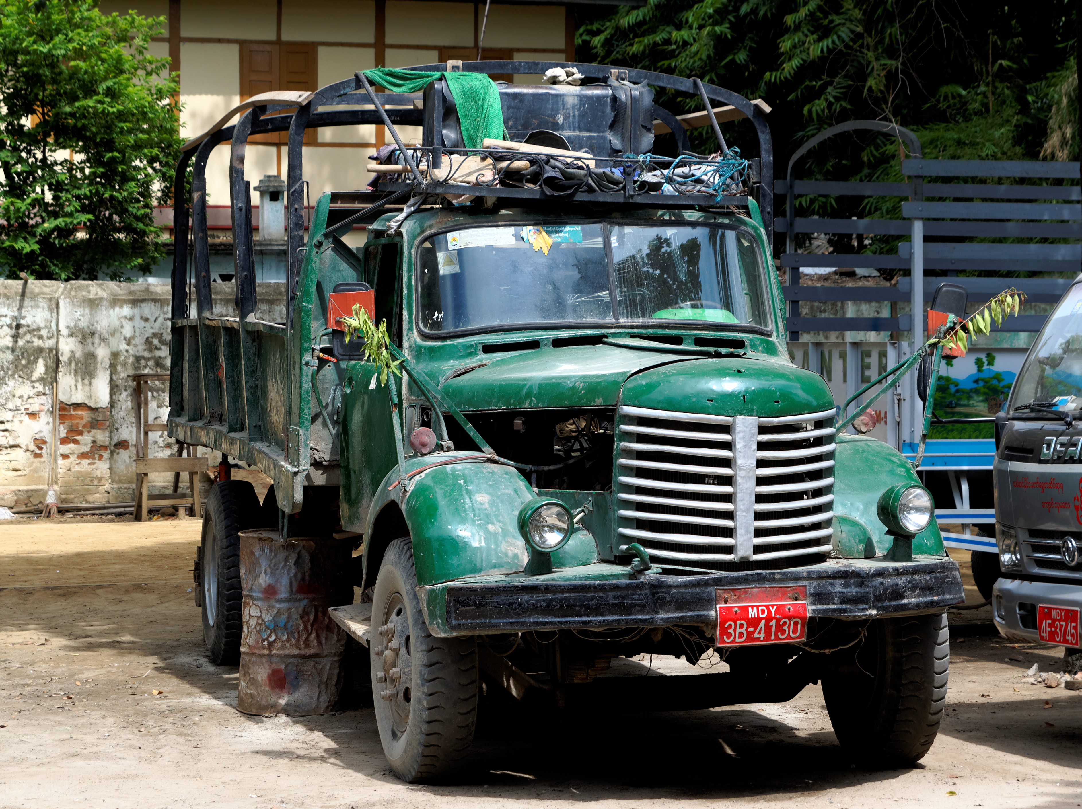 20160729 - Old truck, Mandalay, Myanmar - 5965