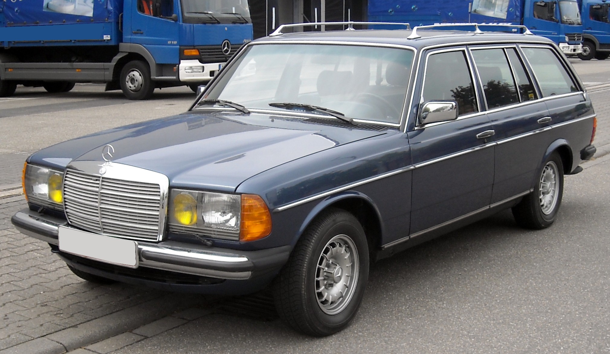 Mercedes-Benz W123 T-Modell front 20090430
