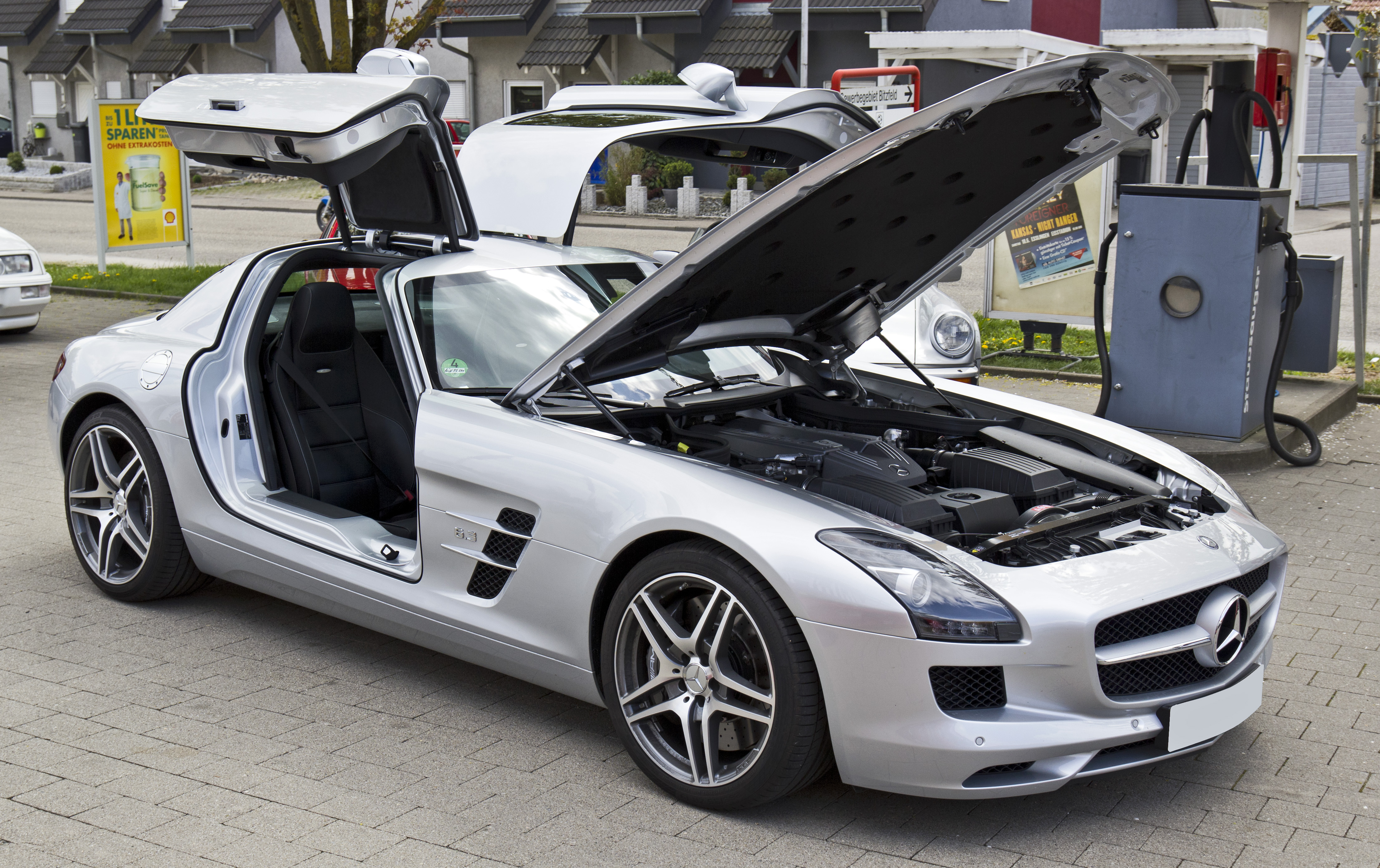 Mercedes SLS all opened front 20110416