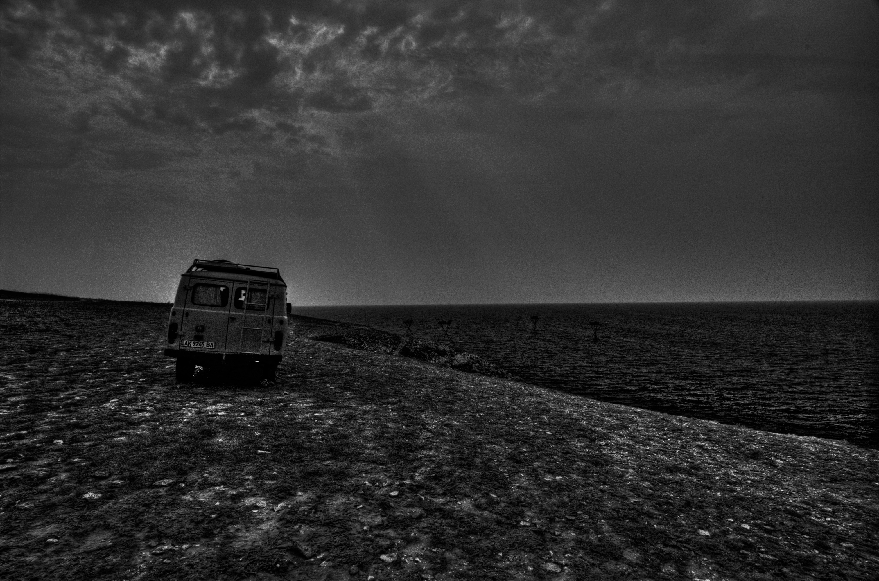 Old car and the sea (5008415917)