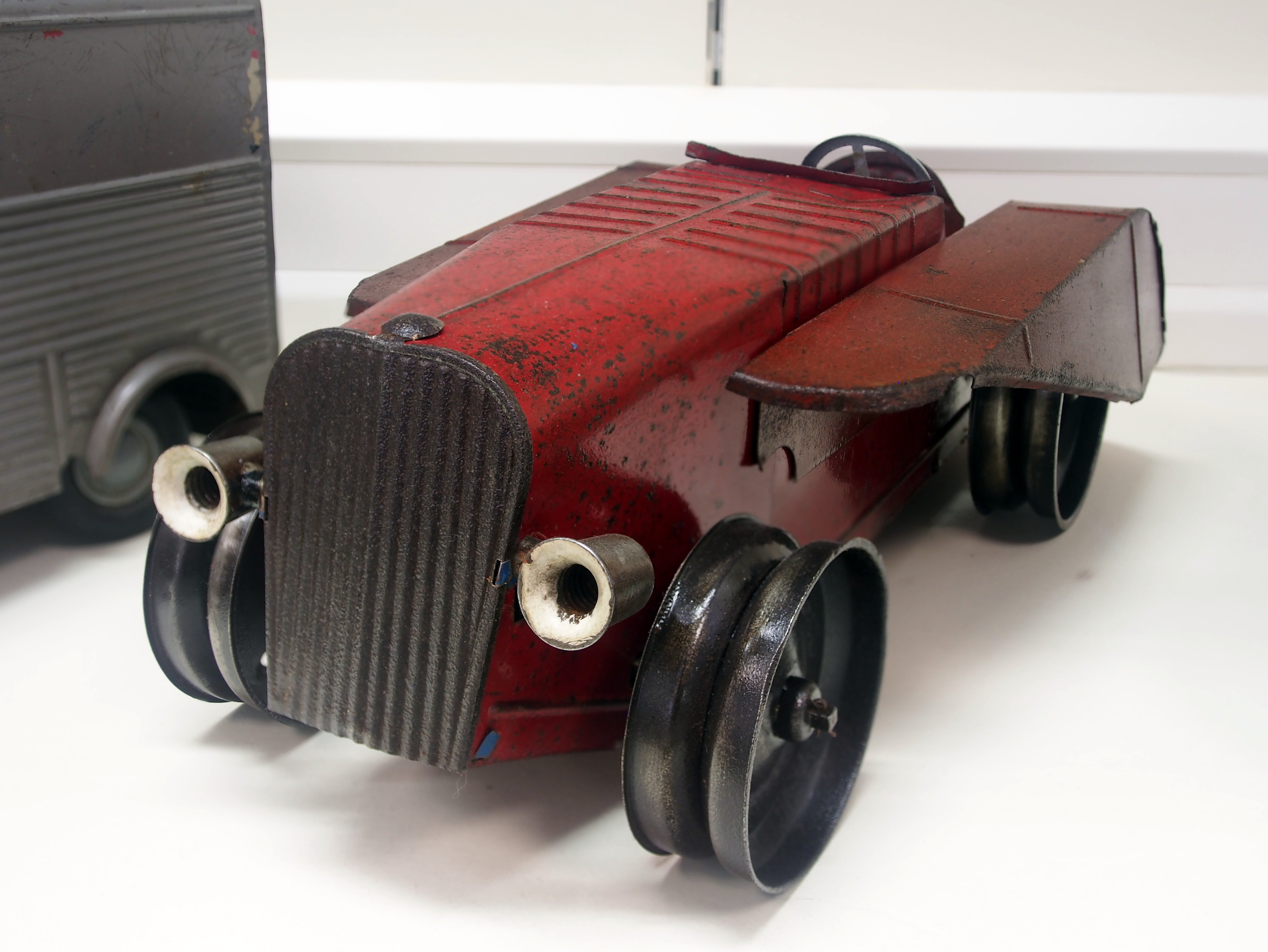 Old tin toy car, photo 2