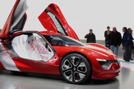 DeZir is a Renault concept car that is powered by electricité.