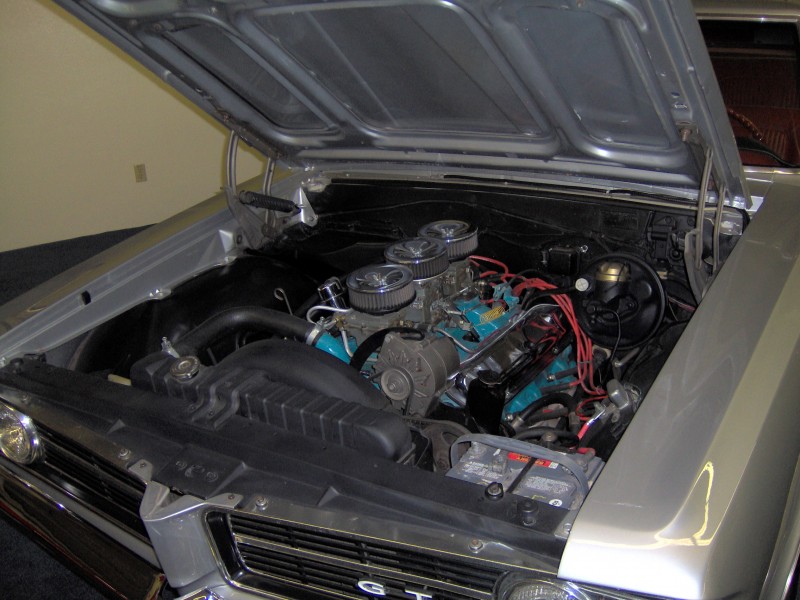 1964 Pontiac GTO 389 Tri-Power engine