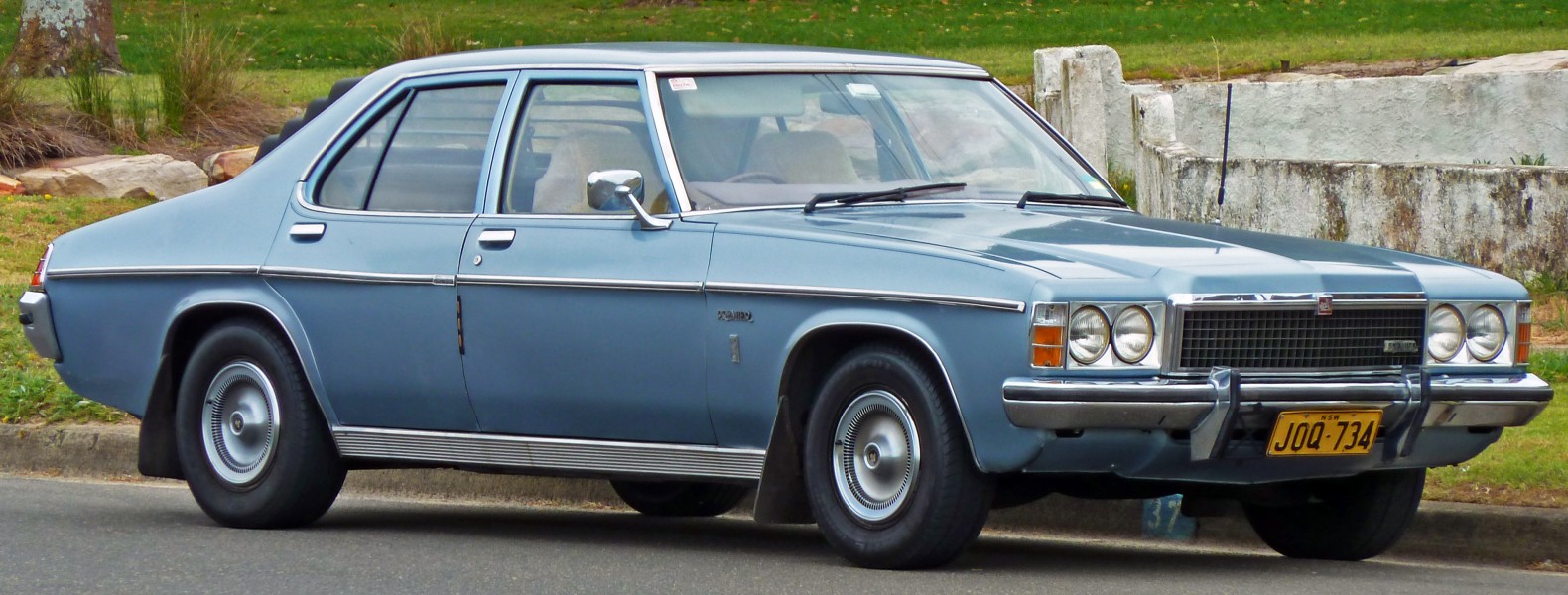 1977-1980 Holden HZ Premier sedan 01