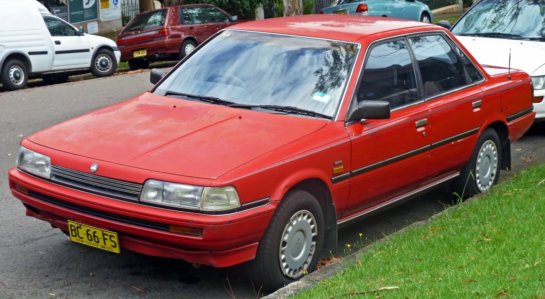 1989-1991 Holden Apollo (JK) SLE sedan (2011-01-13)