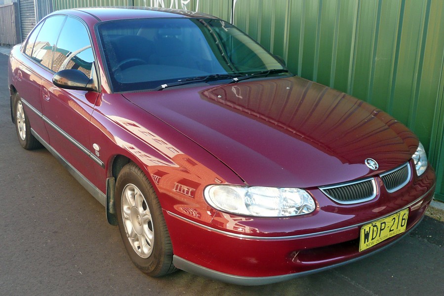 1999-2000 Holden VT II Commodore Olympic Executive sedan 03
