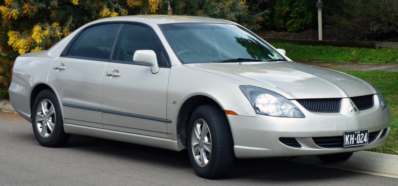 2003-2004 Mitsubishi TL Magna LS sedan 02