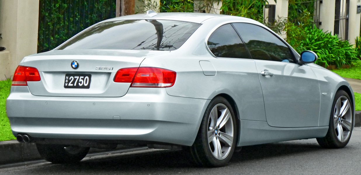 2006-2010 BMW 325i (E92) coupe (2011-07-17) 02