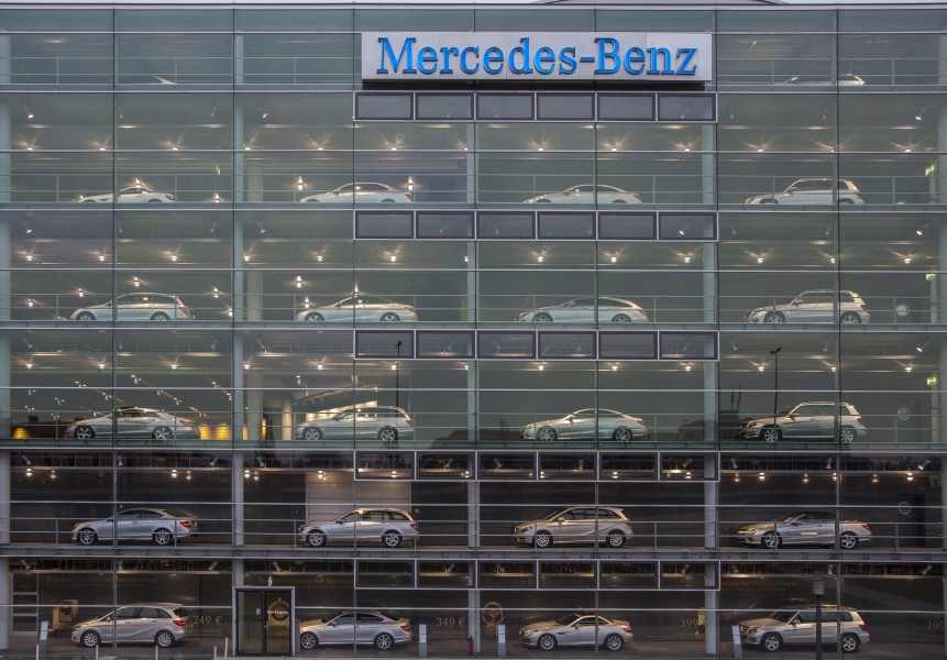 Concesionario de Mercedes-Benz, Múnich, Alemania, 2013-03-30, DD 06