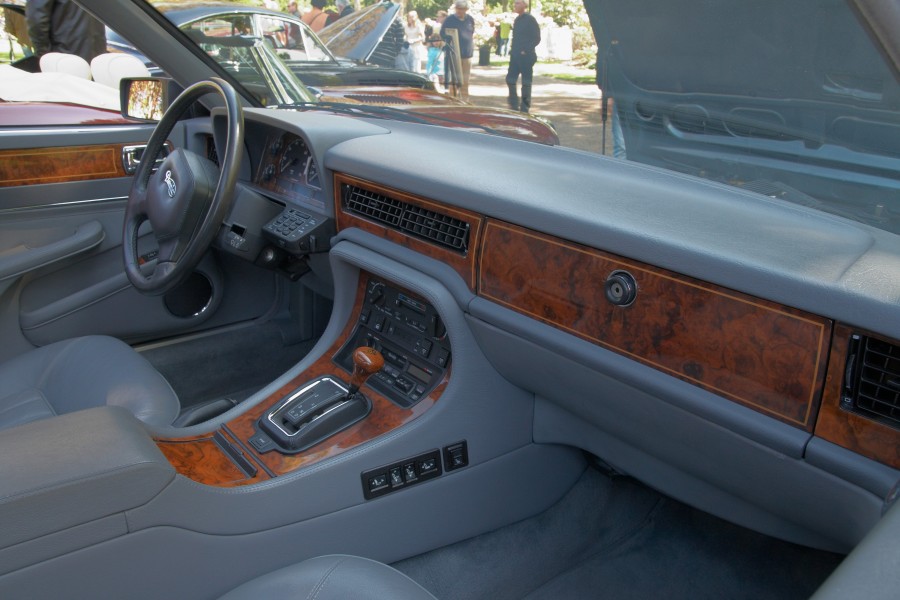 Daimler 4.0 (1990) dashboard