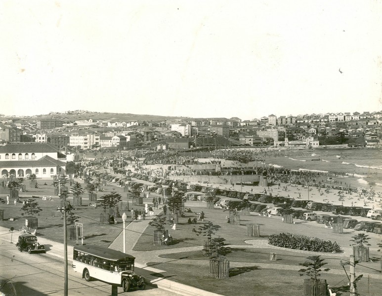 View of the northern end of Bondi Beach (6138991789)