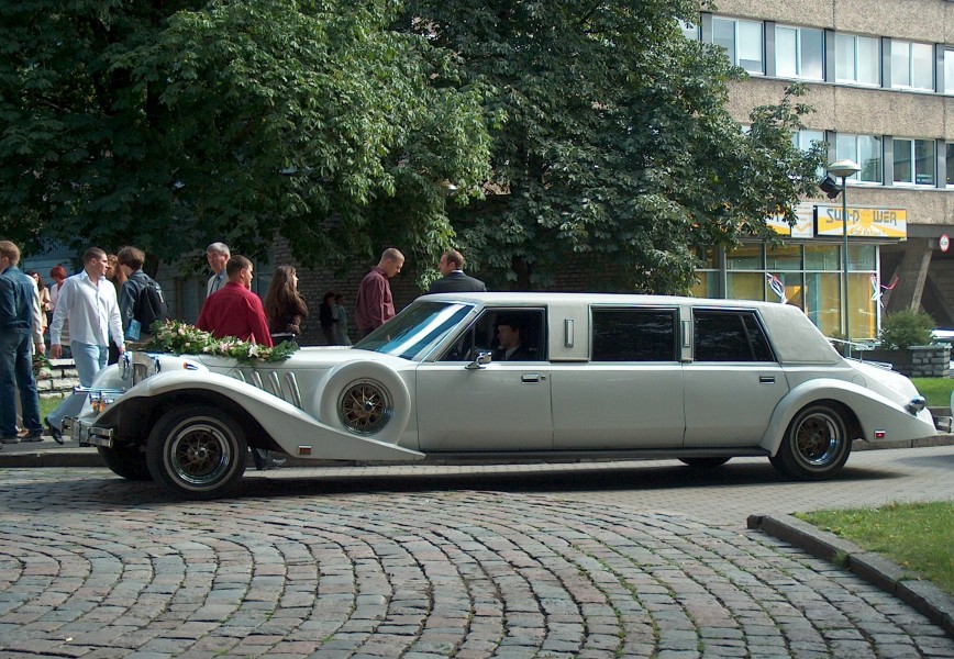Wedding car in Tallinn August 2007 H2093