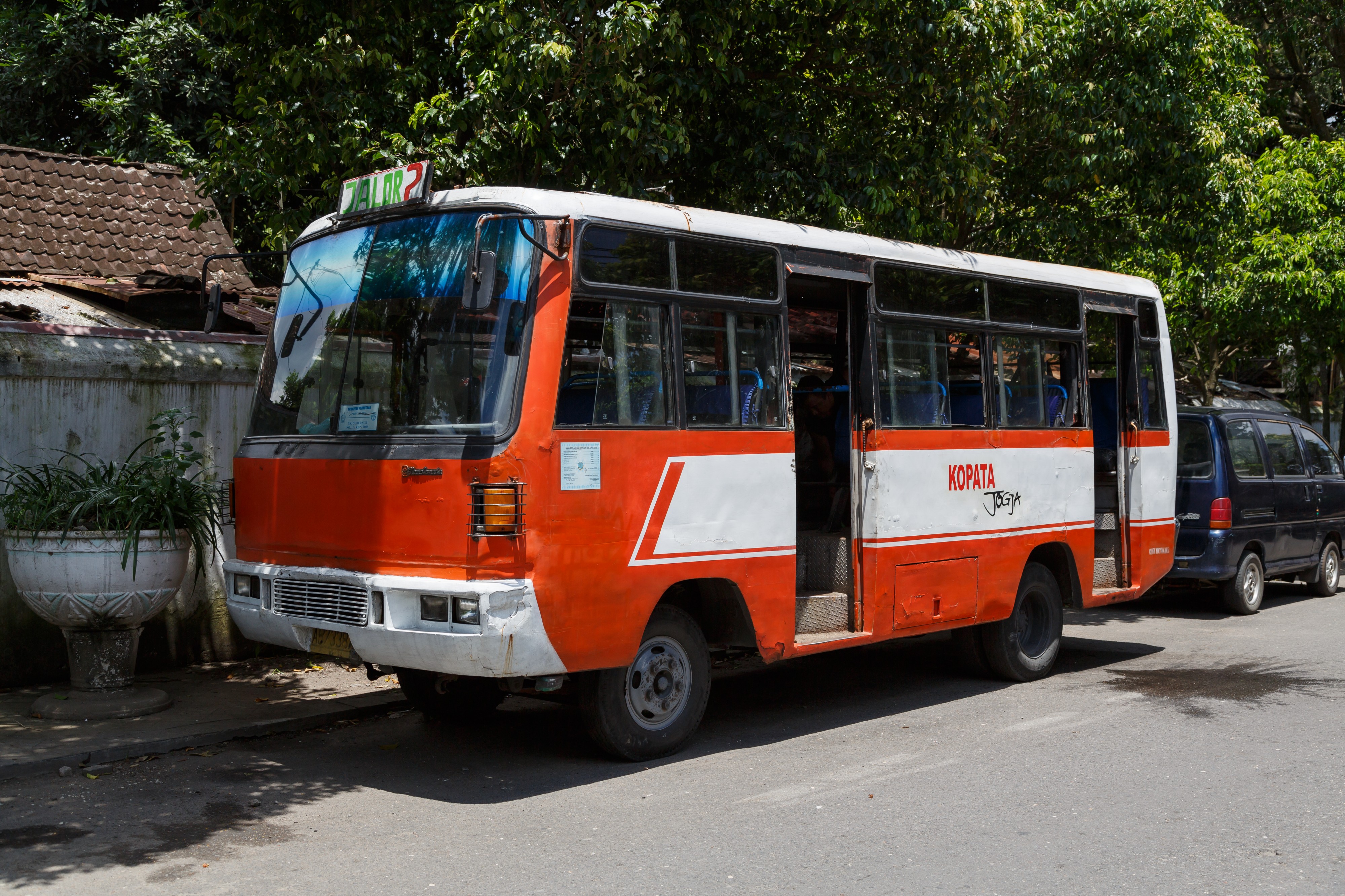 Yogyakarta Indonesia New-Armada-Bus-01