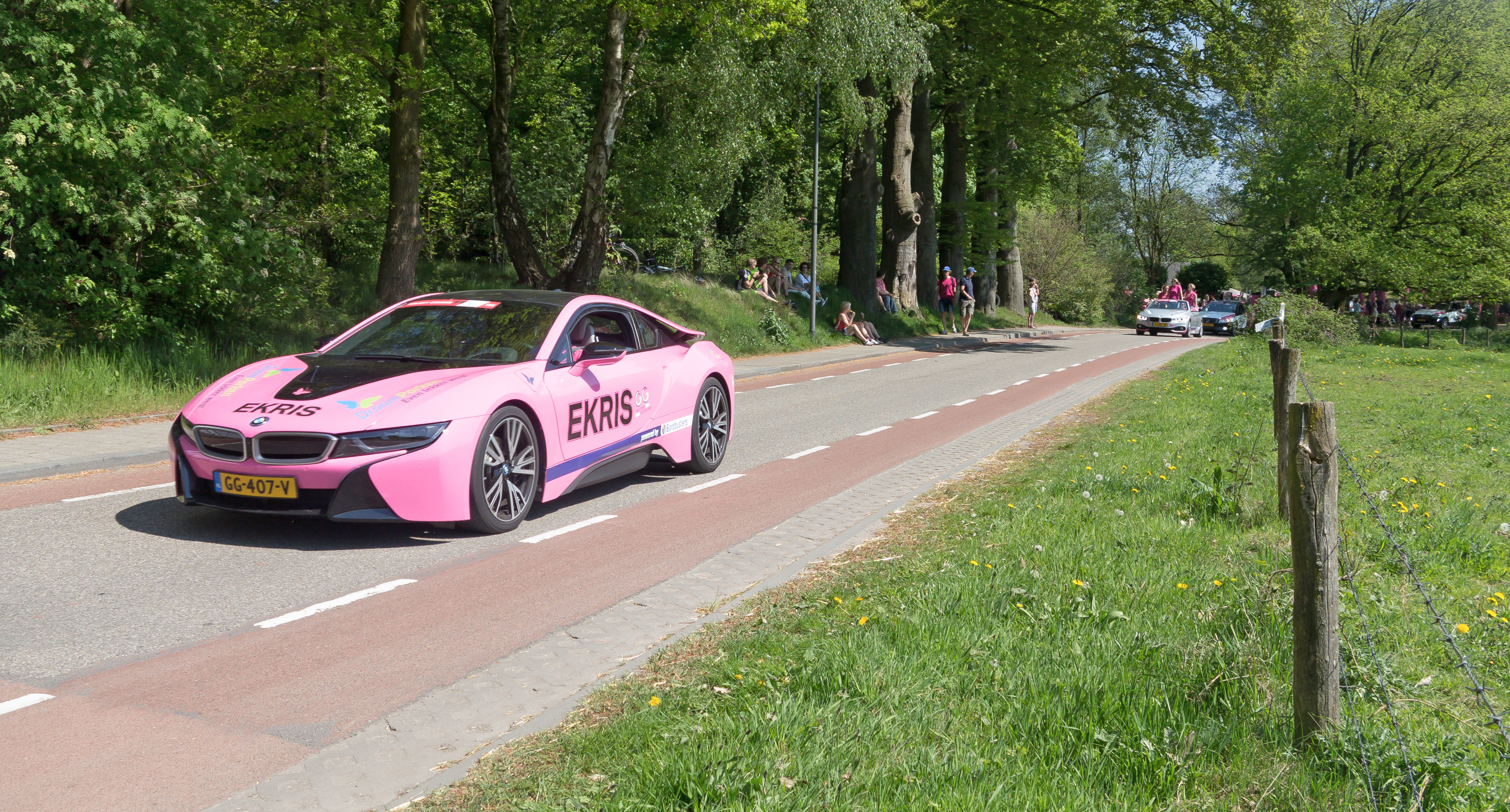 Vlak voor de Posbank, Giro d'Italia IMG 0167 sportauto reclamecaravaan 2016-05-08 15.08