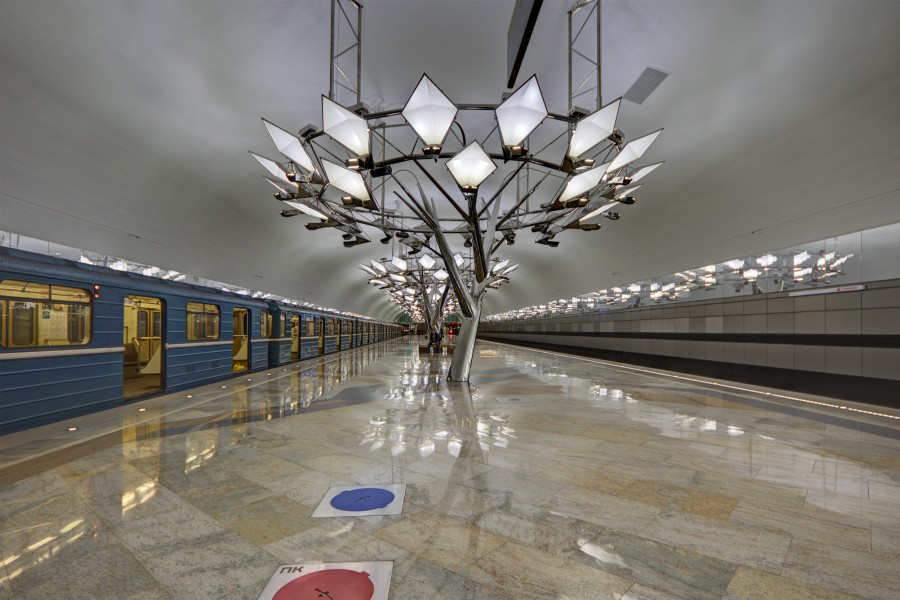 Troparyovo MosMetro station 02-2015 platform