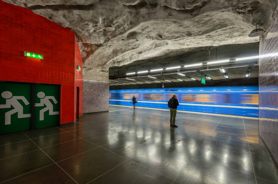 Universitetet metro station January 2015 04