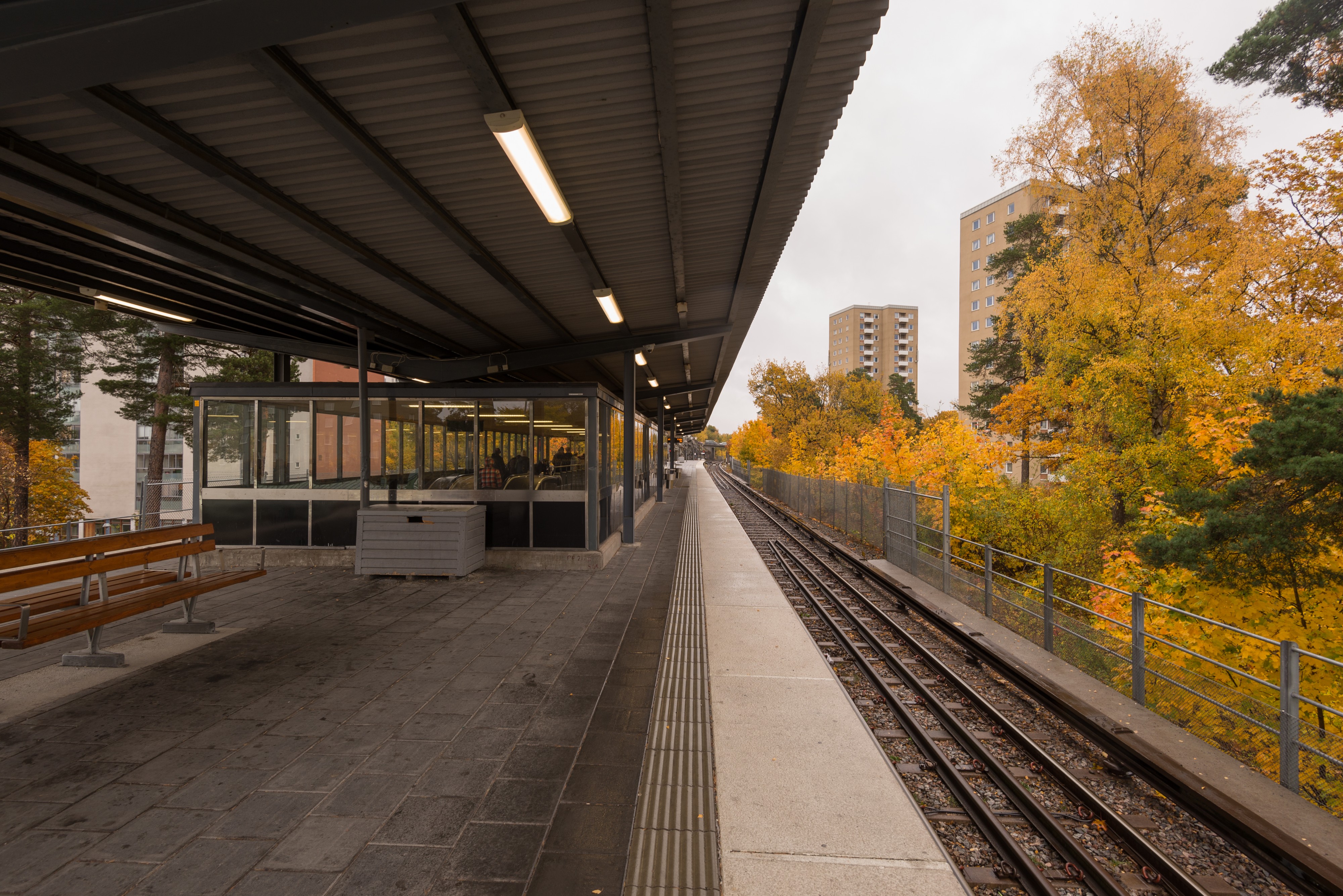 Hässelbygård metro station October 2016