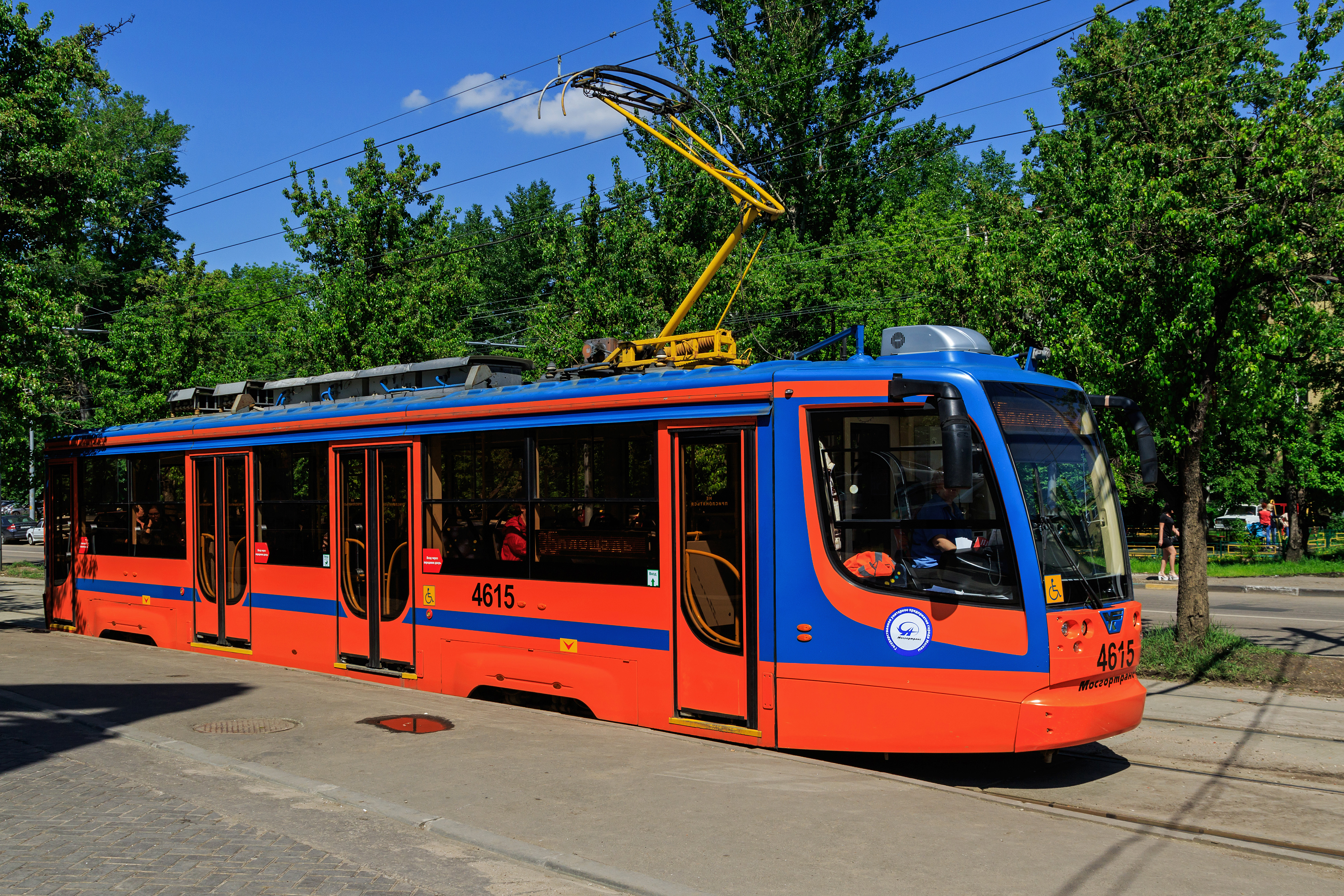 Nagatino-Sadovniki tram on NagatinskayaStreet img3 05-2015